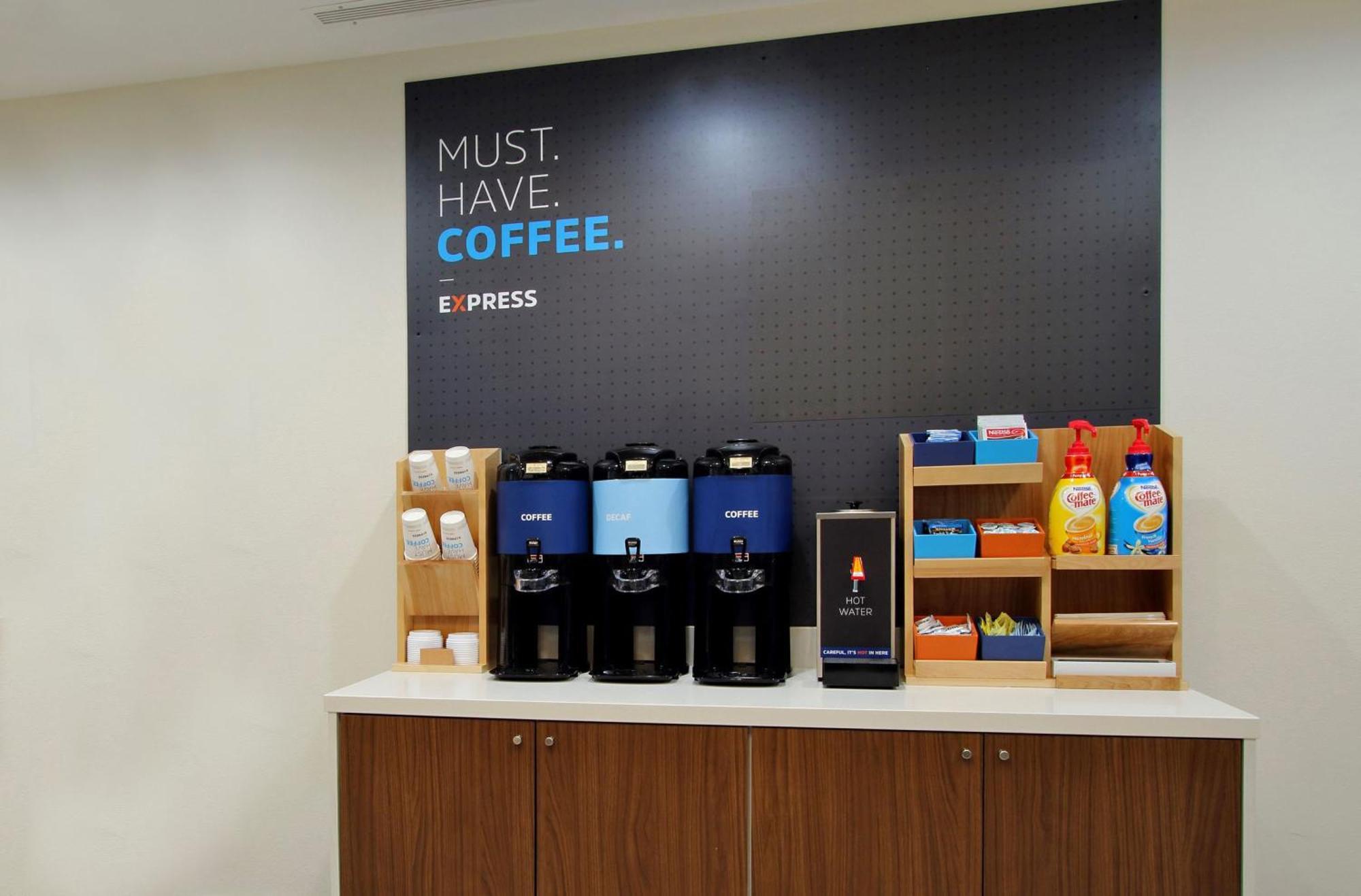 Holiday Inn Express & Suites Lebanon By Ihg Bagian luar foto