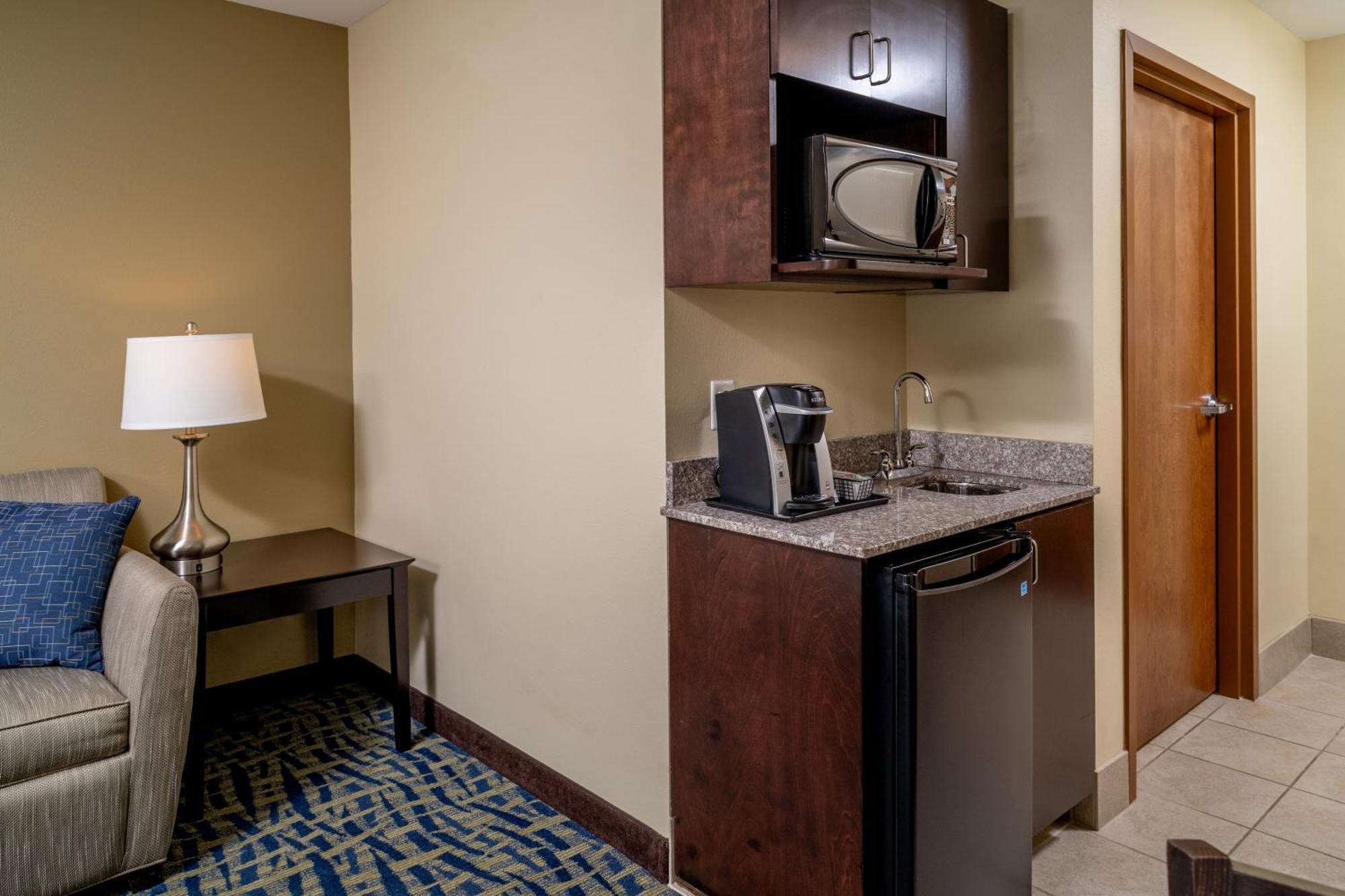 Holiday Inn Express & Suites Lebanon By Ihg Bagian luar foto