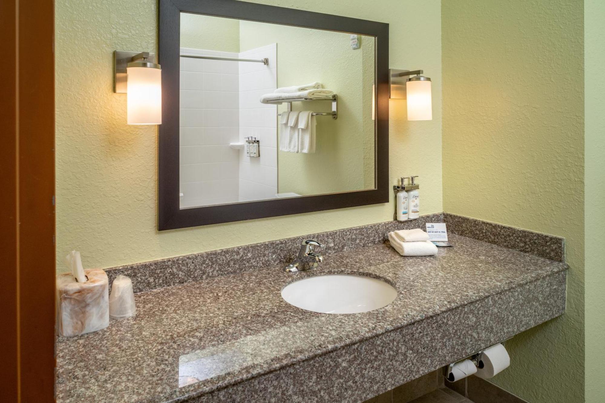 Holiday Inn Express & Suites Lebanon By Ihg Bagian luar foto