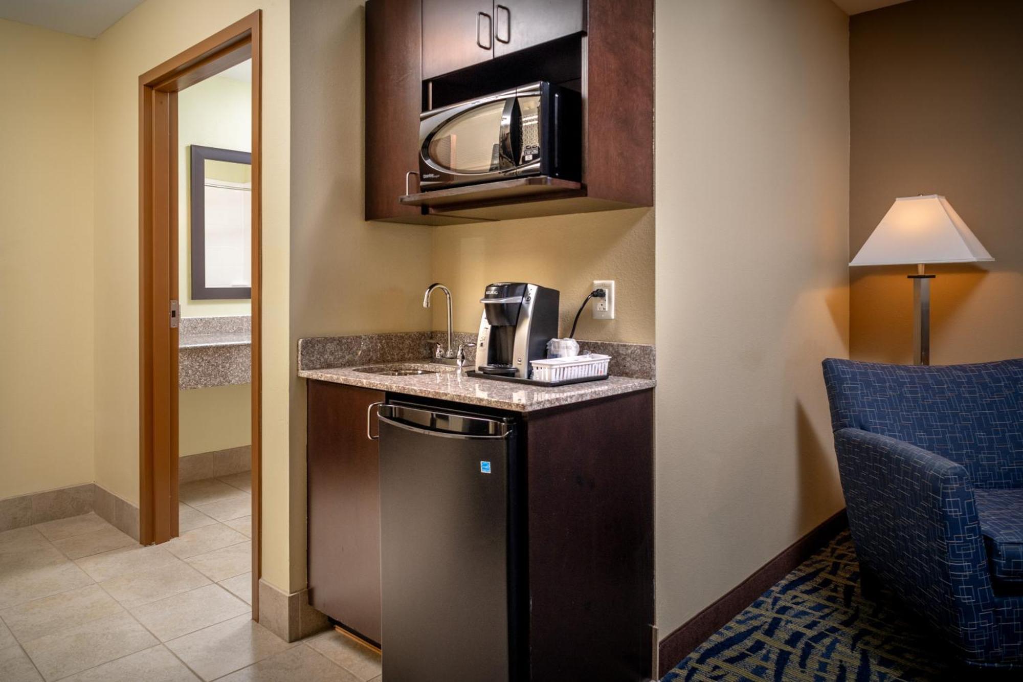 Holiday Inn Express & Suites Lebanon By Ihg Bagian luar foto
