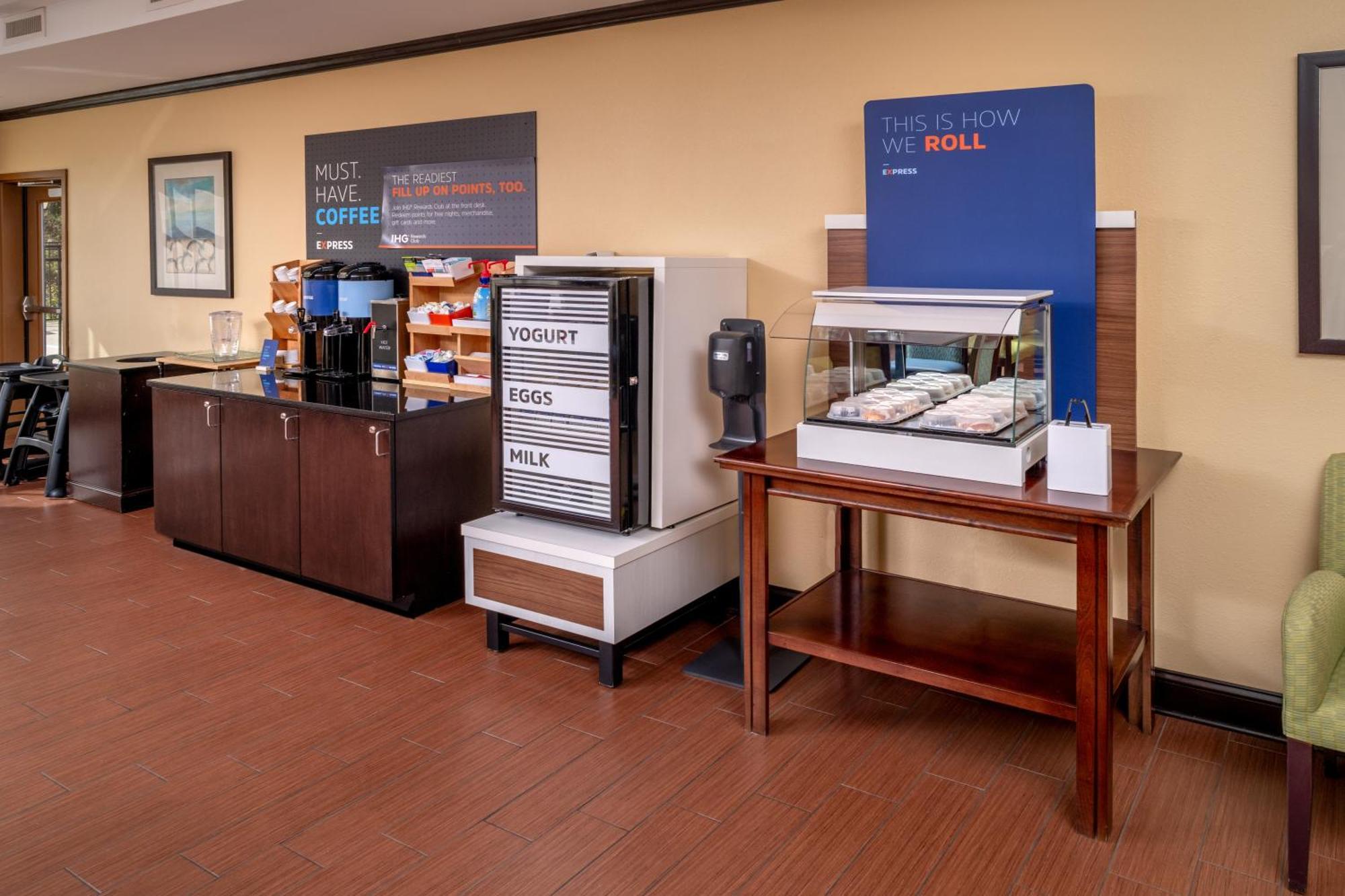 Holiday Inn Express & Suites Lebanon By Ihg Bagian luar foto