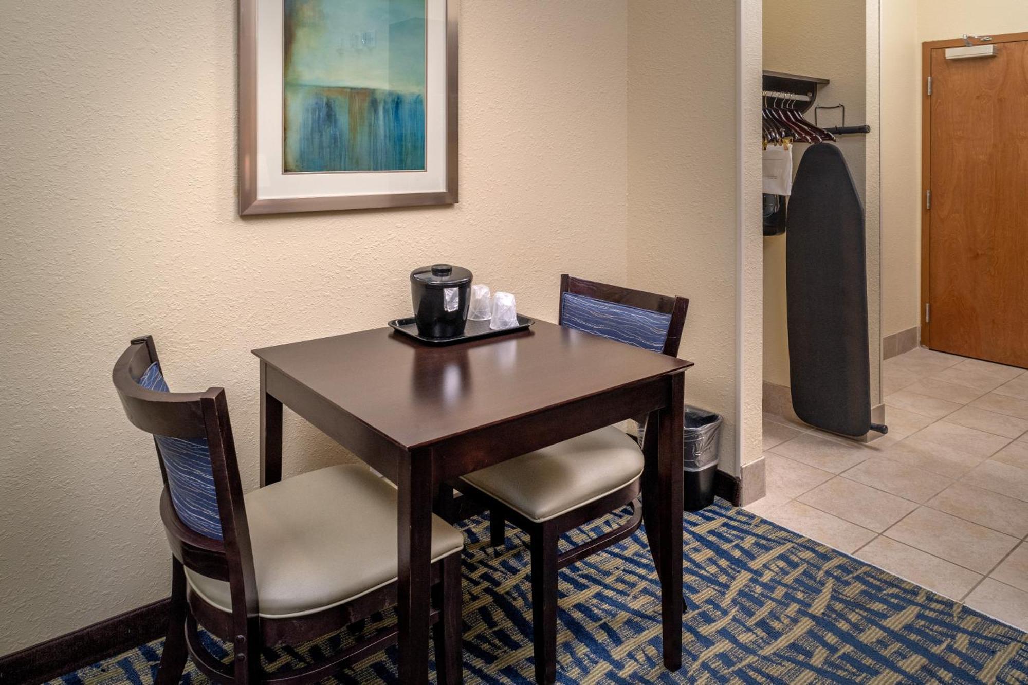 Holiday Inn Express & Suites Lebanon By Ihg Bagian luar foto