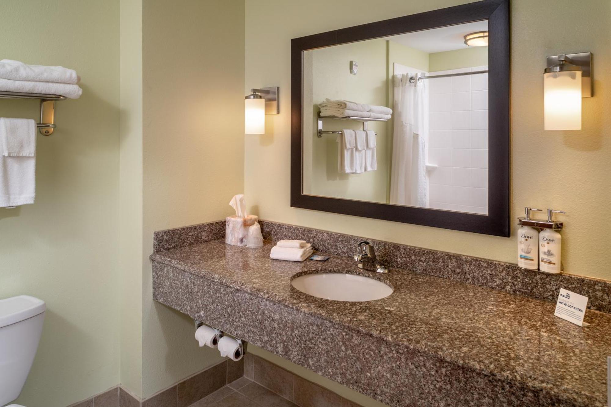 Holiday Inn Express & Suites Lebanon By Ihg Bagian luar foto