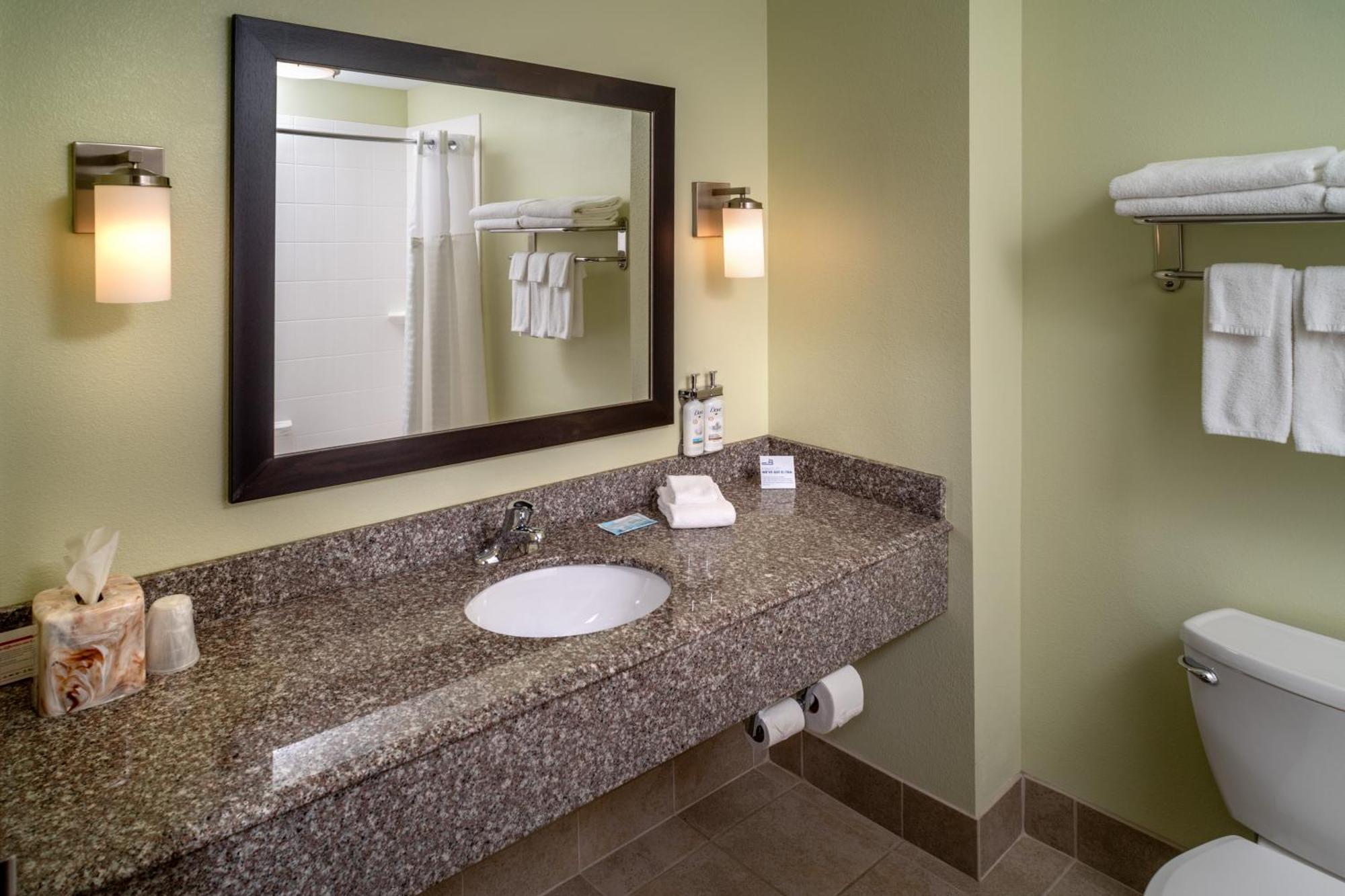 Holiday Inn Express & Suites Lebanon By Ihg Bagian luar foto