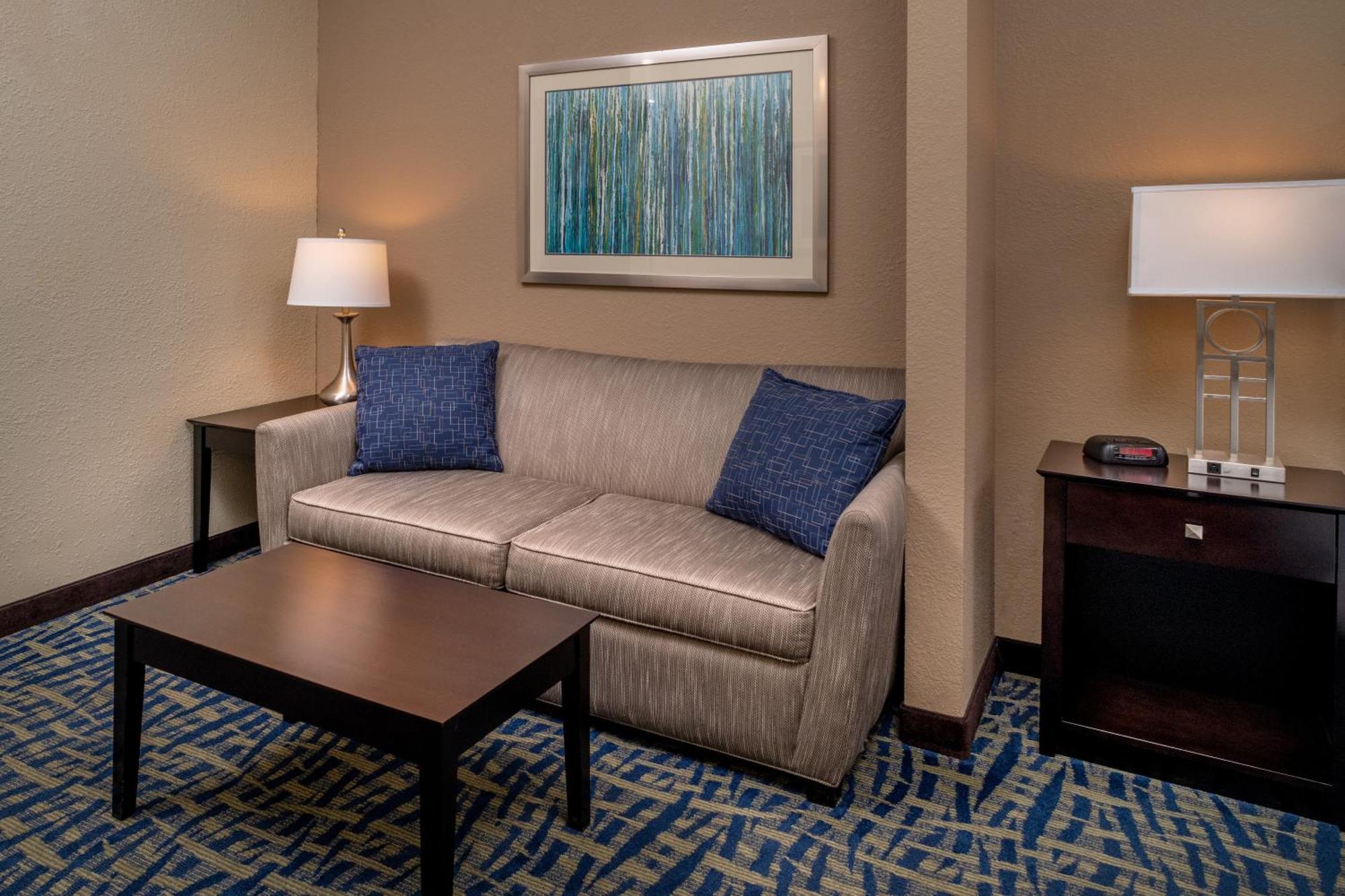 Holiday Inn Express & Suites Lebanon By Ihg Bagian luar foto