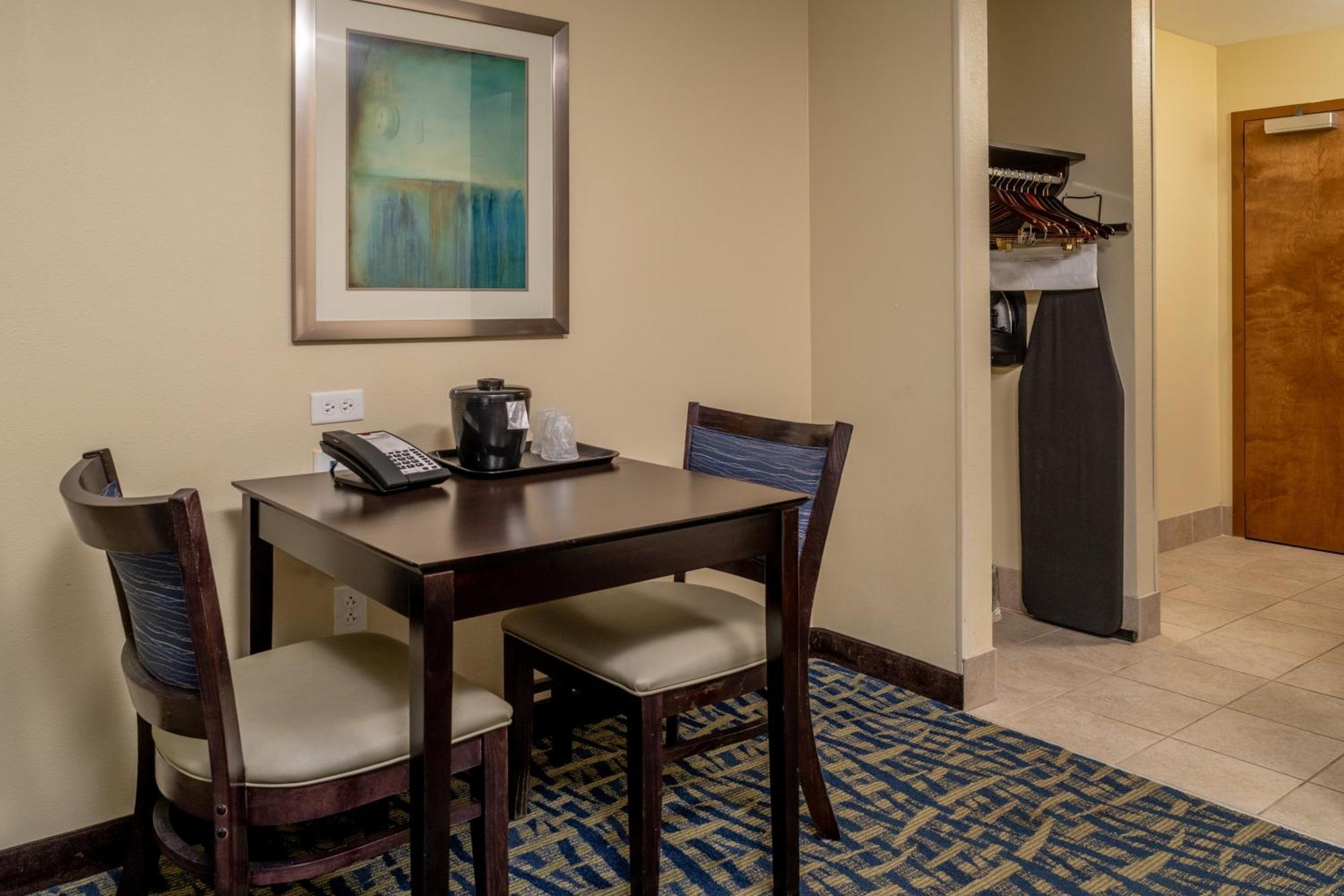 Holiday Inn Express & Suites Lebanon By Ihg Bagian luar foto