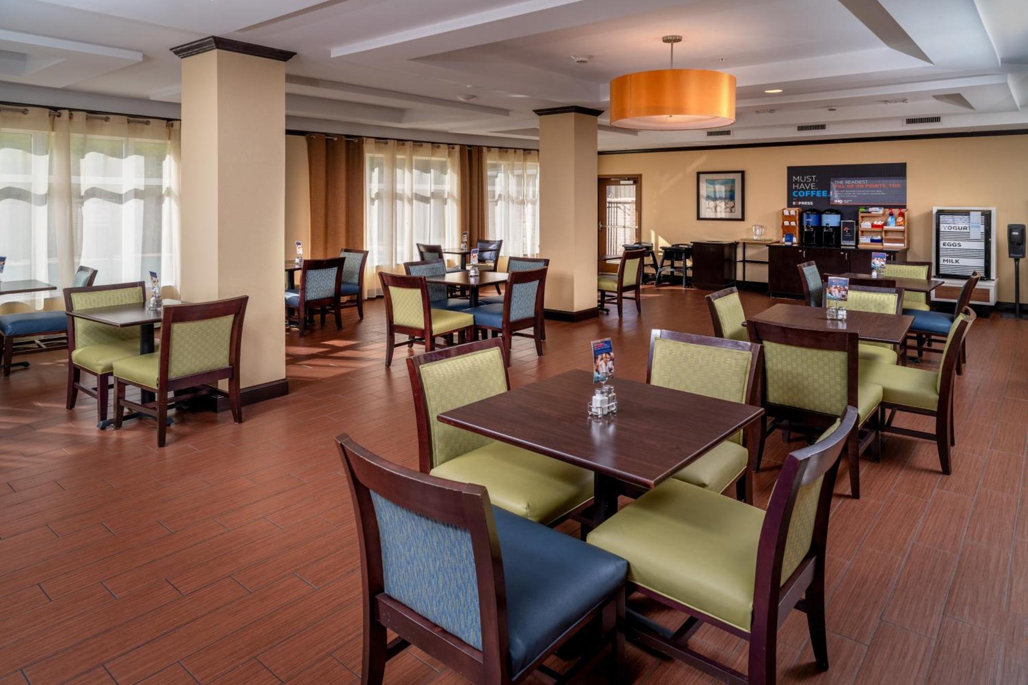 Holiday Inn Express & Suites Lebanon By Ihg Bagian luar foto